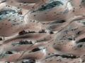 25 Kasm 2012 : Mars'taki Koyu Renkli Kk Kum elaleleri