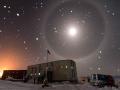 11 Austos 2015 : Antarktika zerinde Bir Mavi Ay Halesi