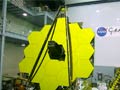 9 Mays 2016 : Webb Telescope Mirror Rises after Assembly