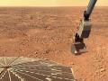 15 Haziran 2008 : Phoenix Mars'ta İpucu Bulmak İçin Kazı Yapıyor