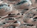 19 Ocak 2010 : Mars'taki Koyu Renkli Küçük Kum Şelaleleri
