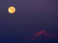 3 Kasım 2012 : Alp Dağları Üzerinde Avcı Ay'ı
